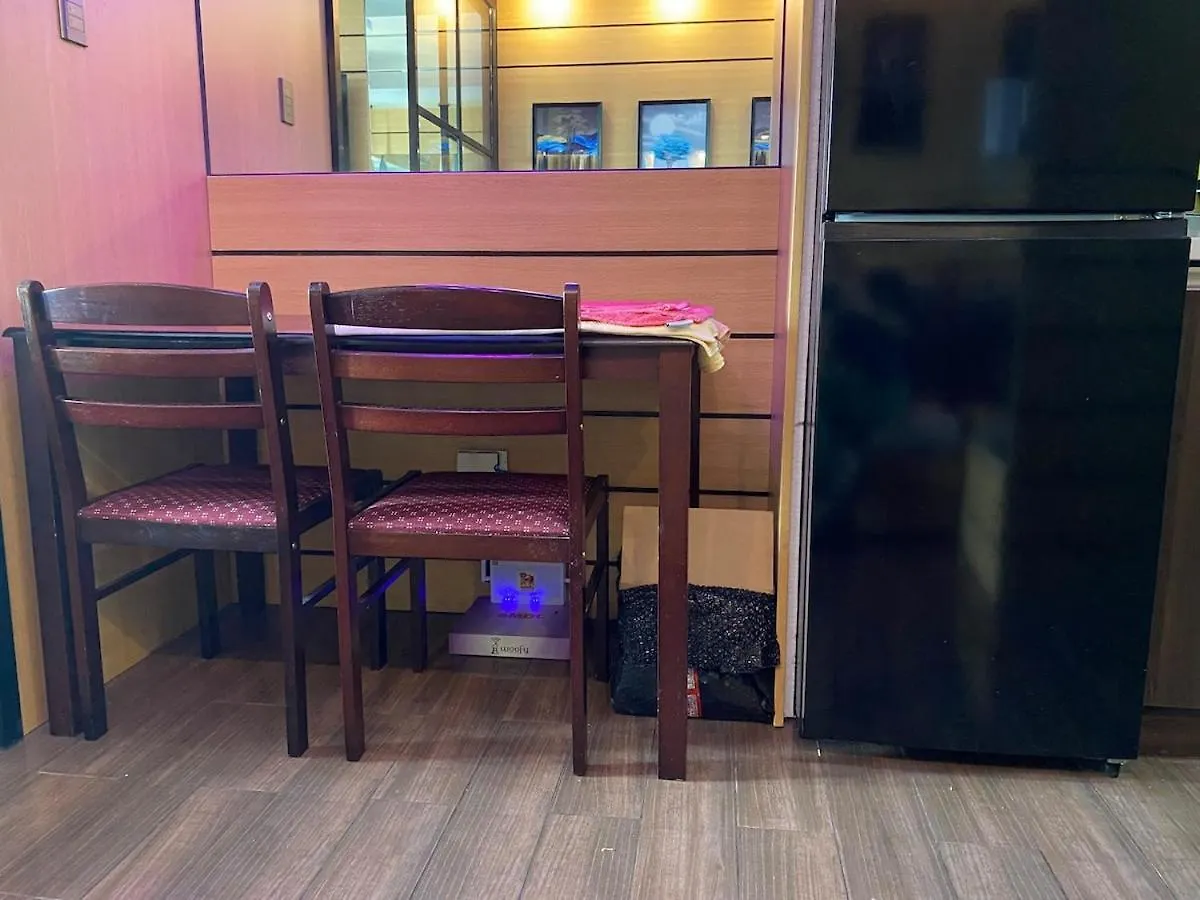 Apartment Makati Ayala Luxury Stylish Uncle Sam Condo Gym Swim Park 300 Mb 2641 Manila Philippines