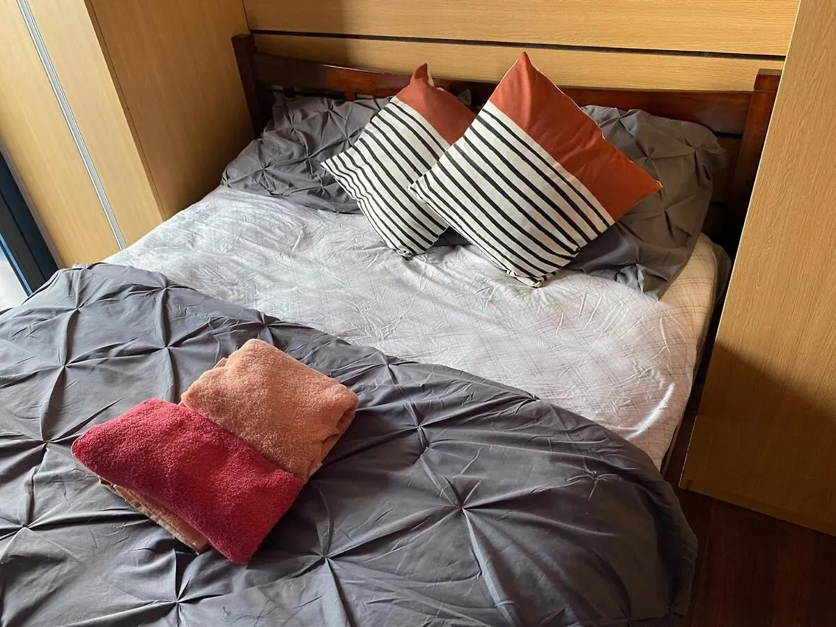 Apartment Makati Ayala Luxury Stylish Uncle Sam Condo Gym Swim Park 300 Mb 2641 Manila