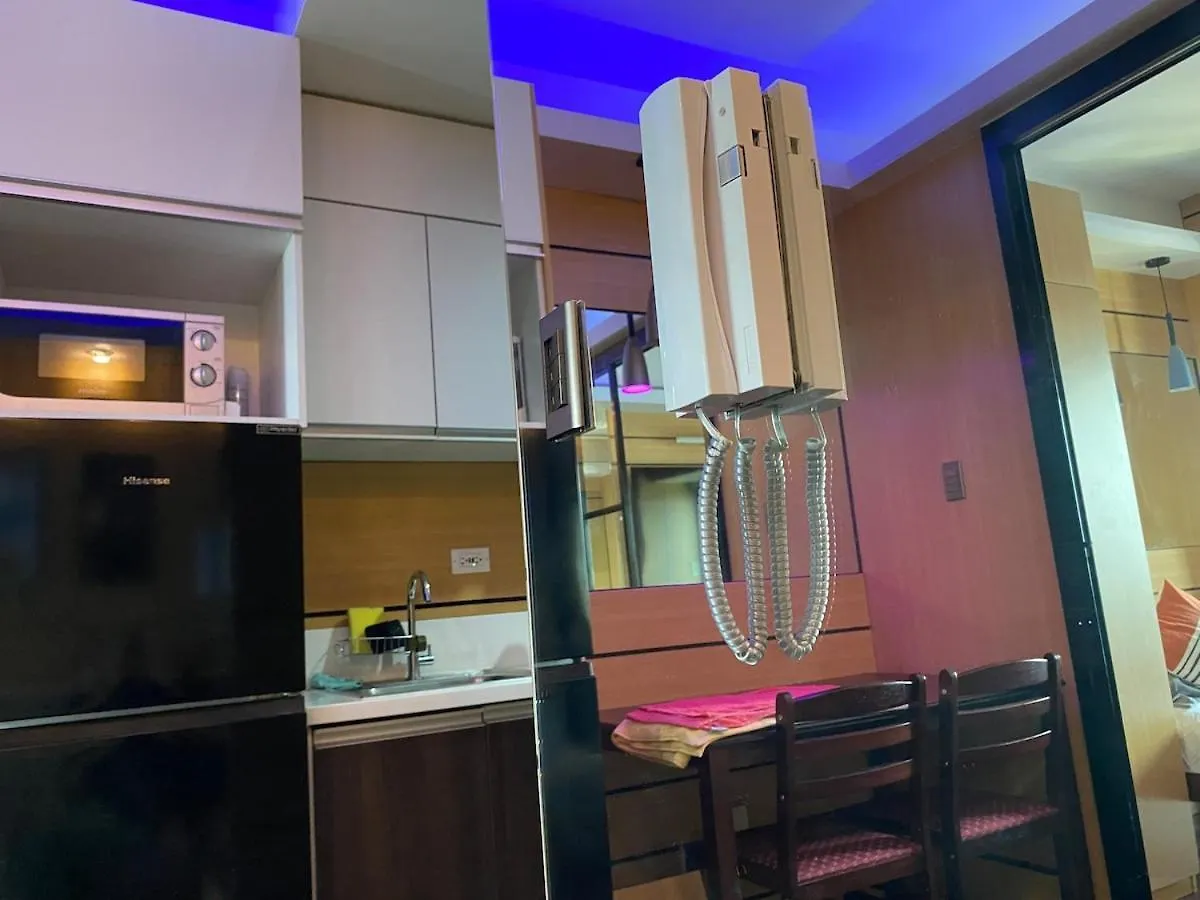 Lägenhet Makati Ayala Luxury Stylish Uncle Sam Condo Gym Swim Park 300 Mb 2641 Manila
