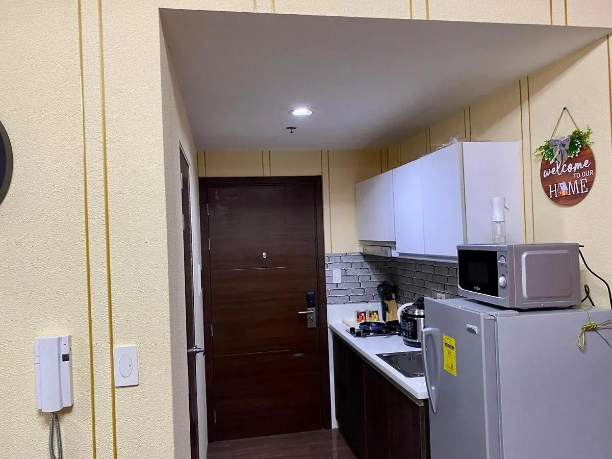 Lägenhet Makati Ayala Luxury Stylish Uncle Sam Condo Gym Swim Park 300 Mb 2641 Manila